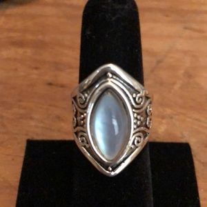Lovely moonstone ring size 6 NWOT